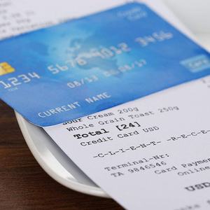 Rollo de Papel Térmico OEM de Una Sola Capa 80x80mm de Alta Calidad 100% Pulpa de Madera Pura para Máquinas POS - Papel para Cajas Registradoras y Venta de Boletos - Product Image 5