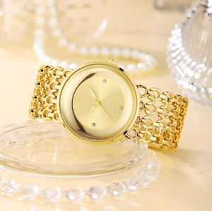 Montre de luxe pour femme avec bracelet ajouré, design rétro, cadran rond, mouvement à quartz, bracelet en alliage léger, mode quotidienne - Product Image 2