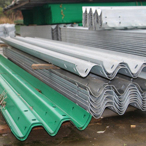 Barrera de Seguridad Galvanizada con Forma de Ola para Carreteras - Product Image 2
