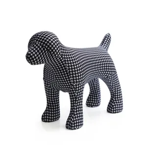 高品质织物覆盖宠物狗人体模型，用于商店展示