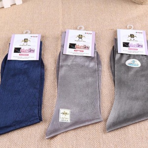 Venta al por mayor Cómodos <span class=keywords><strong>calcetines</strong></span> de seda transparente rombo fino equipo vestido <span class=keywords><strong>calcetines</strong></span> hombres de nylon transpirable <span class=keywords><strong>Calcetines</strong></span> - Product Image 5