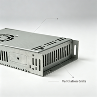 Grille de ventilation supérieure en tôle d'acier gris argenté pour boîtier, avec fentes de ventilation multi-latérales et oreilles de fixation courbées pour appareils électroniques