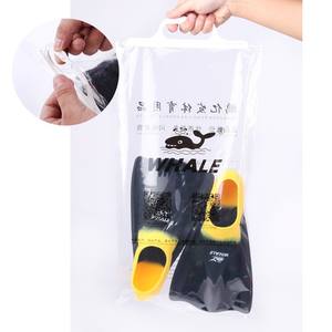 Aletas de natación de silicona antideslizantes de dureza media para adultos y niños, ideales para entrenamiento de estilo libre y buceo, en rojo y amarillo. - Product Image 1