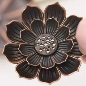 Vente en gros de porte-encens en métal Lotus, élégants supports d'encens aromatiques pour l'achat en gros - Product Image 3