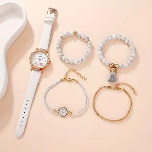 Vente en gros <span class=keywords><strong>de</strong></span> bijoux <span class=keywords><strong>de</strong></span> <span class=keywords><strong>luxe</strong></span> pour femmes, ensemble cadeau <span class=keywords><strong>de</strong></span> montre à quartz avec un joli cœur, bracelet en cuir PU, montres-bracelets en cristal <span class=keywords><strong>de</strong></span> <span class=keywords><strong>luxe</strong></span> pour femmes - Product Image 4