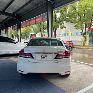 <span class=keywords><strong>Honda</strong></span> <span class=keywords><strong>Civic</strong></span> Sportiva Bianca del 2014 Usata, Affidabile Motore 1.8L I-VTEC e Cambio CVT, Ideale per Pendolarismo Quotidiano o Esportazione - Product Image 5