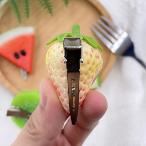 อุปกรณ์เสริมทรงผมสุดแปลกสำหรับนักเรียนโมเดลอาหารอุปกรณ์ประกอบฉากจำลองน่ารักที่หนีบผมรูปผลไม้แตงโมสตรอเบอร์รี่กับลูกสาวของฉัน - Product Image 4