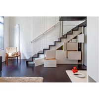 Armoire de conception intelligente sur mesure sous l'escalier Rangement sur mesure Maximiser l'espace Chambre irrégulière Armoire sur mesure de qualité supérieure