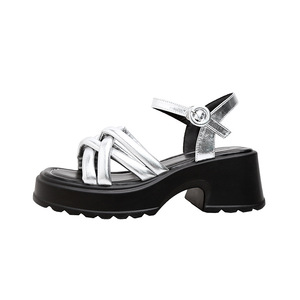 รองเท้าสานสีเขียวเสริมส้นสำหรับผู้หญิง รองเท้าผู้หญิงสไตล์เสื้อคลุมแฟชั่นขนาดเล็ก สีเงินแบบเปิดนิ้วเท้า พื้นหนา - Product Image 4