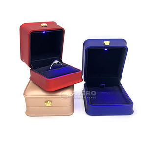 Juego de Cajas de Joyería de Piel Sintética con Logotipo Personalizado al por Mayor en Rojo, Azul, Verde y Negro, con Luz LED, para Collares, Pulseras, Pendientes y Anillos - Product Image 3