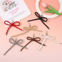 Porte-clés en cuir PU multicolore avec breloque créative en forme de nœud papillon, design corde suspendue, accessoire décoratif pour clés pour femmes
