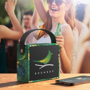 ลำโพงคาราโอเกะแบบพกพา รุ่นใหม่ ดีไซน์สร้างสรรค์ พร้อมช่องเสียบ USB แฟลชไดรฟ์ แบตเตอรี่ในตัว ตัวเครื่องทำจากไม้ หูฟังแบบมีสาย เหมาะสำหรับใช้งานกลางแจ้ง - Product Image 2