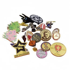 Spilla Magnetica Smaltata con Bandiera di Zayed per la Festa del Fondatore degli Emirati Arabi Uniti - Placcatura in Nichel Nero - Product Image 4