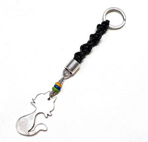 พวงกุญแจหนังสีดำสไตล์มาคราเม่สุดเทรนดี้ - Product Image 1