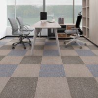 Dalles de moquette commerciales abstraites de luxe à installation facile pour bureaux, carrées 50x50, de haute qualité, écologiques, antidérapantes, en stock