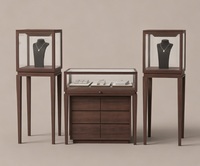 Support de présentation de bijoux en MDF et verre trempé de luxe avec éclairage LED, finition personnalisable pour les magasins de bijoux haut de gamme