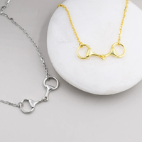 Vente en gros Best Seller Snaffle Bit Colliers Fer à cheval Charme Cheval Acier inoxydable 316L Sans ternir Collier équestre Bijoux