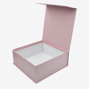 Cajas de Regalo Magnéticas Plegables Personalizadas en Negro y Rosa para Vino, con Laminado Mate y Grabado en Relieve, para Recuerdos de Boda - Product Image 2