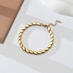 Collier et bracelet minimalistes en acier titane plaqué or 18 carats, bijoux unisexes tendance, design géométrique - Product Image 2