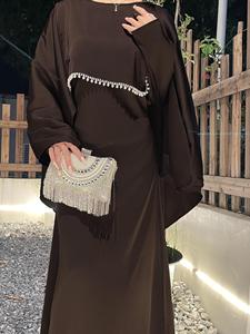 عباءة نسائية أنيقة وبسيطة من الساتان - Product Image 5