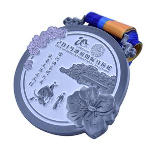 עיצוב לוגו מדליות מדליון מתכת בהתאמה אישית סגסוגת אבץ פרס צבע כחול שקוף צבע הרים הרים מדליית טיפוס עם סרט - Product Image 3