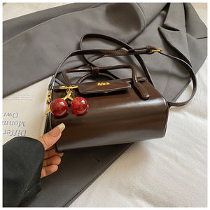 Sac à bandoulière carré petit et léger en cuir PU rétro pour femme, imperméable et résistant à l'eau - Product Image 5