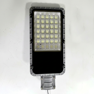 Lampe solaire LED de rue 300W IP67 en aluminium moulé sous pression, cellule solaire mono-Si, durée de vie 20000H, montage mural extérieur, angle de faisceau 120°, 6000K - Product Image 1