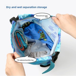 Bolsa de Natación con Diseño de Dibujos Animados para Niños, <span class=keywords><strong>Mochila</strong></span> Impermeable con Compartimento Seco y Húmedo, Bolsa de Playa para Niños y Niñas - Product Image 2