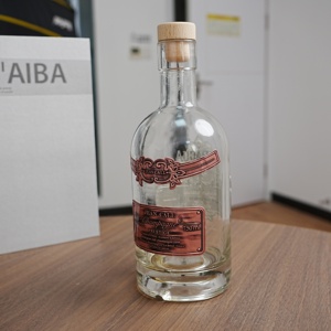 Tùy Chỉnh Kẽm Hợp Kim Kim Loại Vàng Tấm Logo 3D Dập Nổi UV Không Thấm Nước Tái Sử Dụng Tư Nhân Nước Hoa Rượu Vang Mỹ Phẩm Gói Giấy Chai - Product Image 4