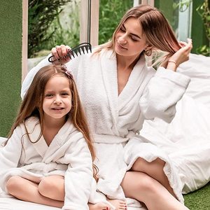Peigne démêlant et lissant professionnel de haute qualité pour coiffure, à dents larges, design requin, en plastique - Product Image 4