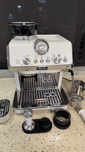 Cafetera Semiautomática EC9255 con Molinillo Integrado para Uso Doméstico, Preparación en Frío - Product Image 3