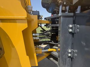 Chargeur à quatre roues motrices diesel de 1,5 tonne, directement de l'usine, avec une puissance de 37 kW et une capacité de godet de 0,65 m³, pour l'agriculture et l'élevage - Product Image 6