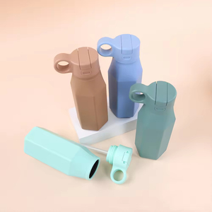 Botella de agua personalizada de silicona platino, portátil, irrompible, de color sólido vibrante, hermética y antiderrames, con logo, para deporte y viajes. - Product Image 3