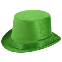 Robe de luxe en peluche flambant neuf, phare vert avec trèfle à paillettes, drapeau d'entrée, de fête