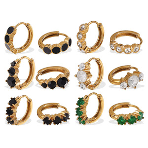 Boucles d'oreilles Huggie en alliage de zinc, serties de zircon géométrique, pour femme, idéales pour les soirées - Product Image 5