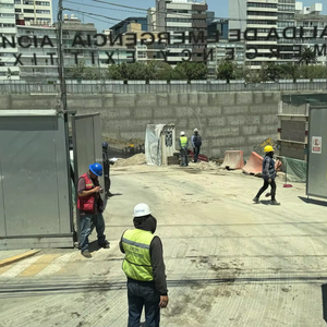 سترة أمان برتقالية اللون وفقًا لمعيار EN 471 وفئة ANSI 2، ذات وضوح عالي مع شرائط عاكسة 360 درجة بعرض 5 سم، قابلة للتخصيص، مصنوعة من البوليستر مع سحاب أمامي - Product Image 5