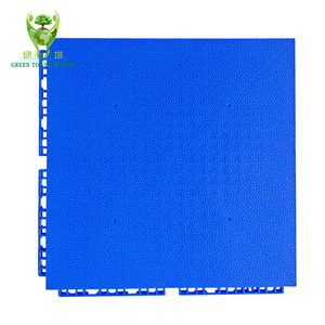El piso entrelazado de polipropileno ecológico más vendido utilizado para pisos de cancha de fútbol, pisos de ensamblaje de cancha de fútbol para o - Product Image 1