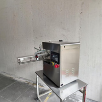 Machine de remplissage et de bouchage rotative de bureau Ding Yan pour sachets Doypack et pochettes à bec verseur, pour liquides, format compact