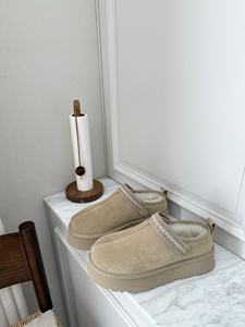 Luxurious snow boots made of woven fabric, featuring anti-slip and <b>waterproof</b> thick soles, are suitable for casual outdoor use - Product Image 4