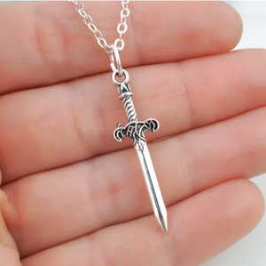 Espada personalizada <span class=keywords><strong>Caballero</strong></span> espada encanto Collar personalizado inicial y piedra natal antigua plata daga collar al por mayor - Product Image 4