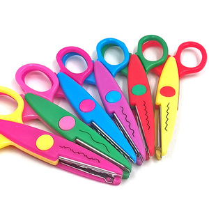 Manualidades creativas y seguras para cortar papel para niños, divertidas tijeras de encaje, tarjetas con patrones de álbumes de fotos de dibujos animados para estudiantes. - Product Image 3