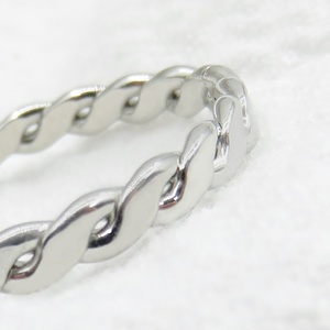 Anillo giratorio de doble círculo chapado en oro de 18 quilates de estilo moderno Cadena cubana de cobre de latón de diseño fino personalizado para mujer - Product Image 5