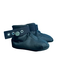 Bottes verrouillables avec semelle à rivets stimulants pour les amateurs de couches ABDL et les jeux de régression d'âge