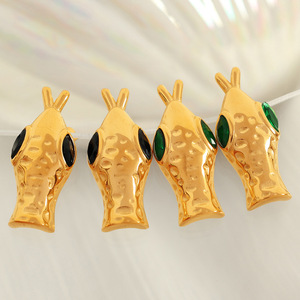 Boucles d'oreilles plaquées or en forme d'animal avec pierres précieuses vertes et noires pour femmes, bijoux à la mode - Product Image 1