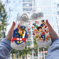 Bouteille d'eau portable C299 avec motif de personnage de dessin animé, mignonne, résistante aux hautes températures, motif chien, en plastique pour l'extérieur