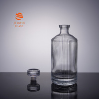 Bouteille de liqueur en verre transparent de luxe à surface côtelée de 700 ml, bouteille en verre cylindrique vide pour whisky, gin, brandy, vente en gros