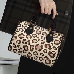 <span class=keywords><strong>Sac</strong></span> à main portable Ms. avec motif unique personnalisé, avec bandoulière, tendance et polyvalent, ajoutant un charme mature, meilleur <span class=keywords><strong>sac</strong></span> pour femmes - Product Image 4