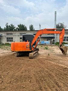 Excavatrice Hitachi ZX60-5G d'occasion aux performances excellentes avec moteur Yanmar, boîte de vitesses et moteur - Poids opérationnel de 6 tonnes en stock - Product Image 6
