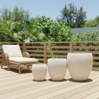 Vente en gros de pots de fleurs modernes suspendus pour centre commercial, en fibre de verre et en argile, avec trous de drainage, 6 pièces, écologiques et durables