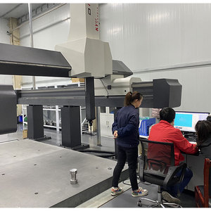 <span class=keywords><strong>Machine</strong></span> de mesure de coordonnées CNC à portique pour ponts en acier 2000x4000x1500mm ± 2.6 + L/330 Équipement de test de précision - Product Image 1